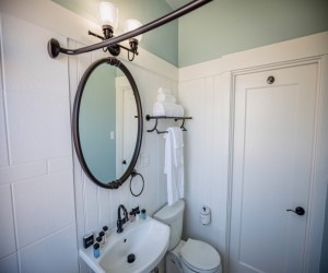 Motel 6 San Francisco Civic Center - Private Guest Bathroom