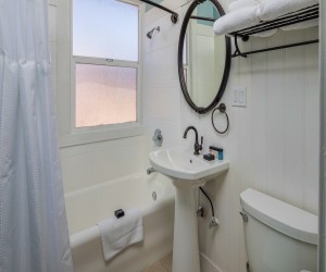 Motel 6 San Francisco Civic Center - Guest Bathroom